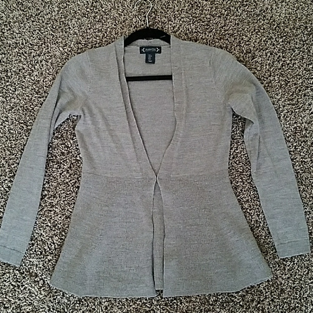 Tan, small, one clasp, cover up